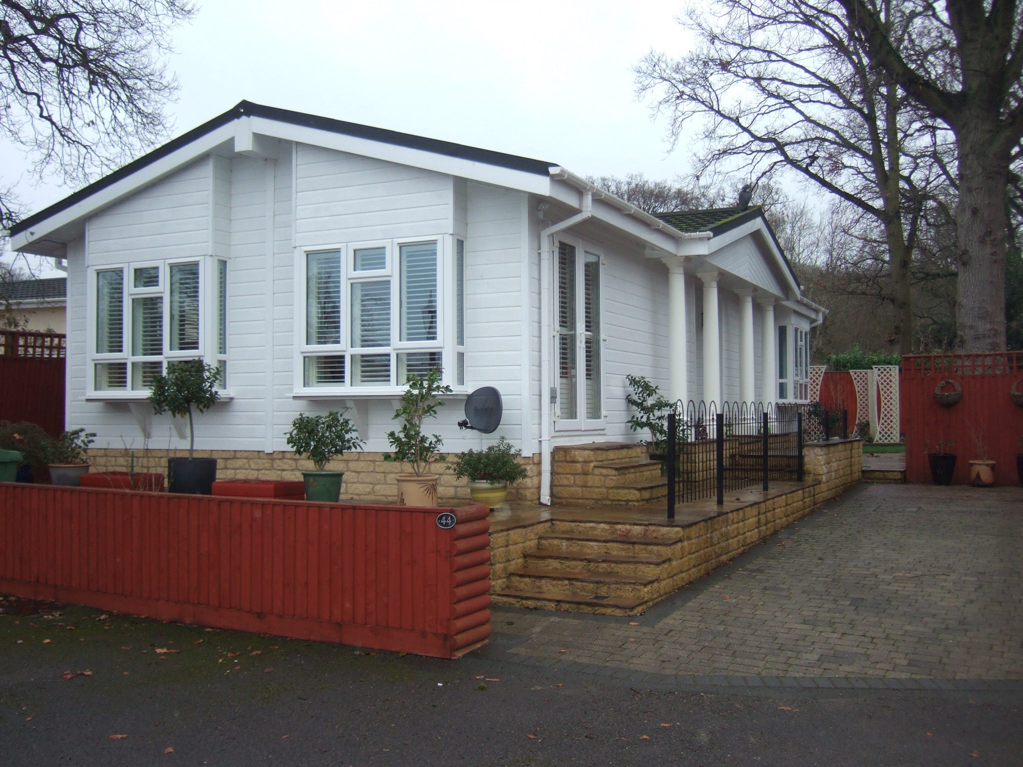 44 BIGWOOD PARK, SUGWORTH LANE, RADLEY, OX14 2LL Brookwood Park Homes