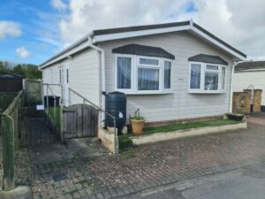 MAIN AVENUE, OXFORD PARK HOME ESTATE, SANDFORD ON THAMES, OXFORD, OX4 4YT