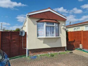 ELMGROVE PARK, ELMHURST ROAD, THATCHAM, BERKS, RG18 3DJ