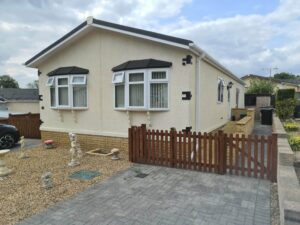 SANDLEFORD LODGE PARK, DEADMANS LANE, THATCHAM, BERKS, RG19 8XL